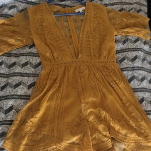 I’m selling a lace romper